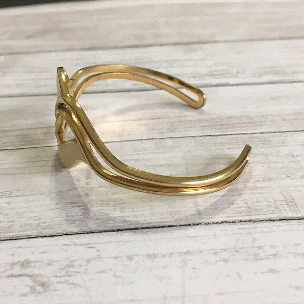 Vintage Avon Gold and enamel vintage bracelet cuff bracelet